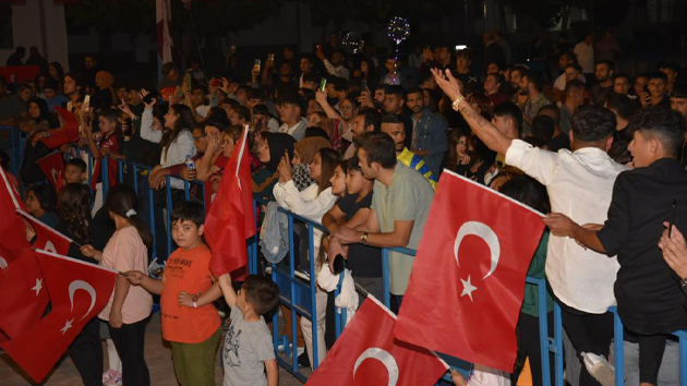 Ceyhan'da Cumhuriyet coşkusu hız kesmiyor