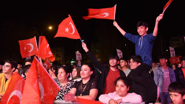 Ceyhan'daki Cumhuriyet kutlamaları örnek oluyor