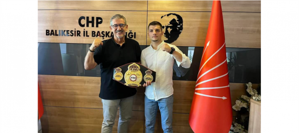 CHP BALIKESİR İL BAŞKANI ERDEN KÖYBAŞI, WBS DÜNYA ŞAMPİYONU ENES REFİK ÇİFTÇİ'Yİ AĞIRLADI - GÜNDEM - İnternetin Ajansı