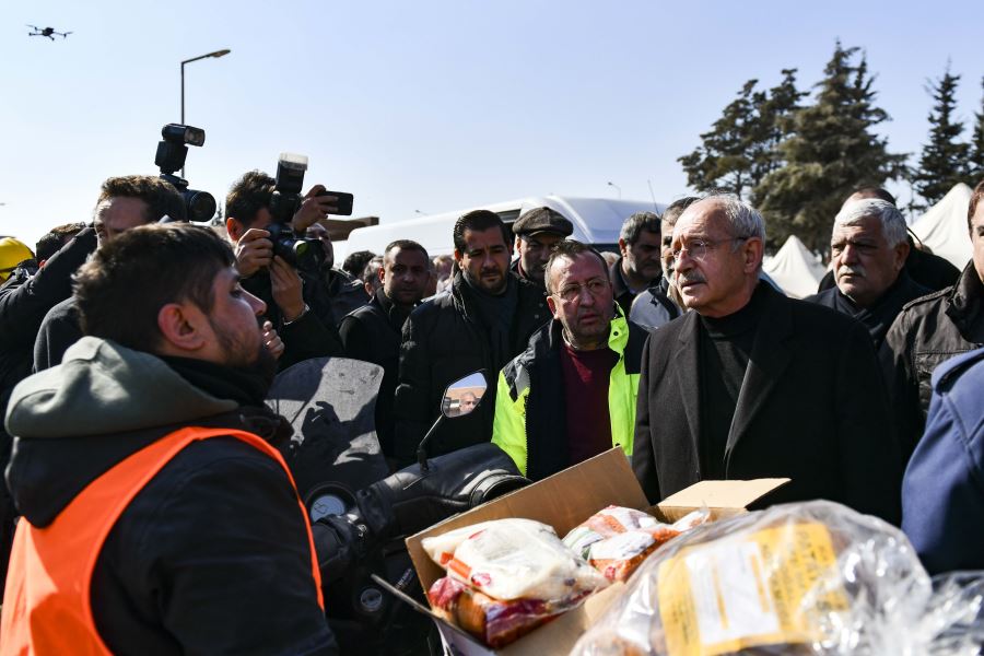CHP GENEL BAŞKANI KILIÇDAROĞLU VE BÜYÜKŞEHİR BELEDİYE BAŞKANLARI ABB'NİN DEPREM YARDIM ÜSSÜNDE