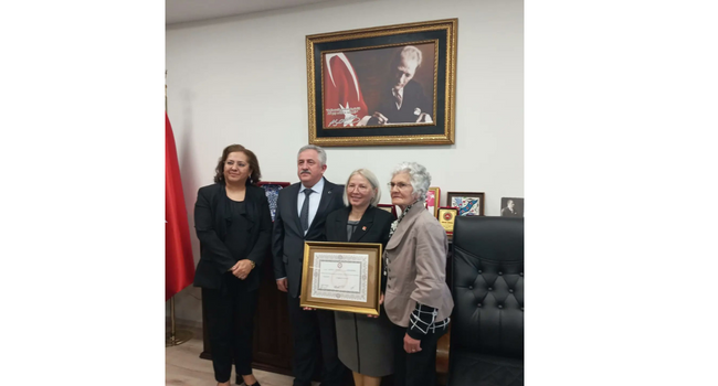 CHP Tekirdağ Milletvekili Nurten Yontar, Mazbatasını Alarak Göreve Başladı ve Açıklama Yaptı