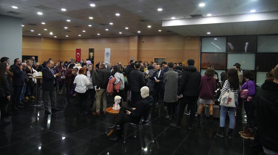 “ÇİRKİN”, ROTİFE TİYATRO FESTİVALİ’NDE ESKİŞEHİRLİLER’DEN TAM NOT ALDI