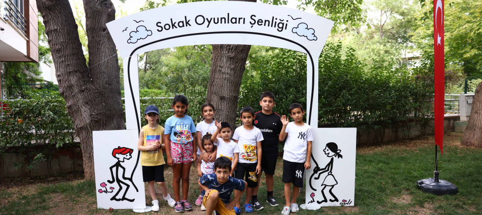 ÇOCUKLAR AYAKLARINI YERDEN KESEN OYUNLARLA TANIŞTI - TÜRKİYE - İnternetin Ajansı