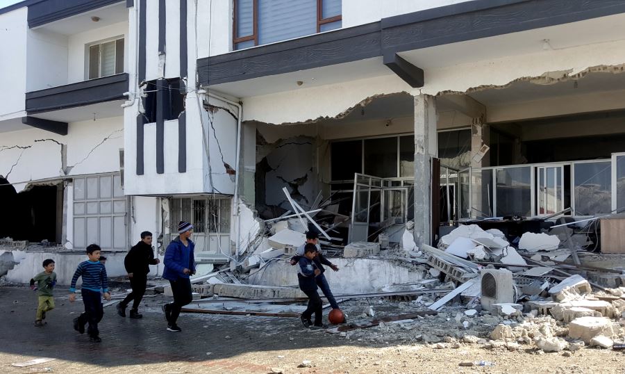 ‘Çocuklar gülsün’ diye, Büyükşehir sahada