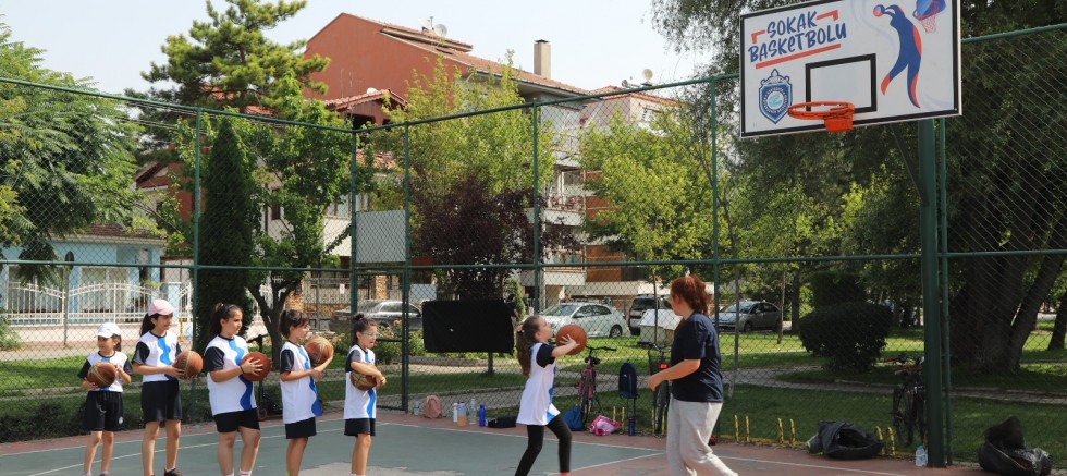ÇOCUKLAR YAZ SPOR EĞİTİMLERİNE AKIN ETTİ - SPOR - İnternetin Ajansı