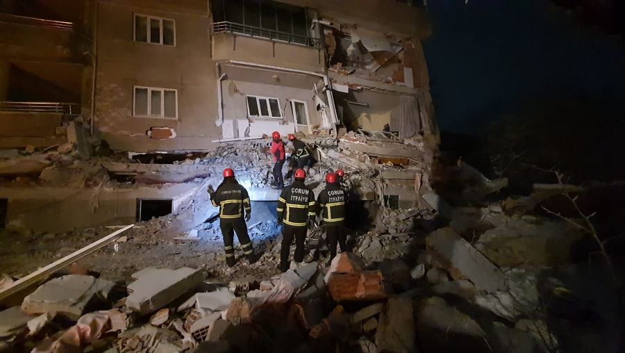 Çorum Belediyesi tüm imkanlarıyla depremzedelerin yanında