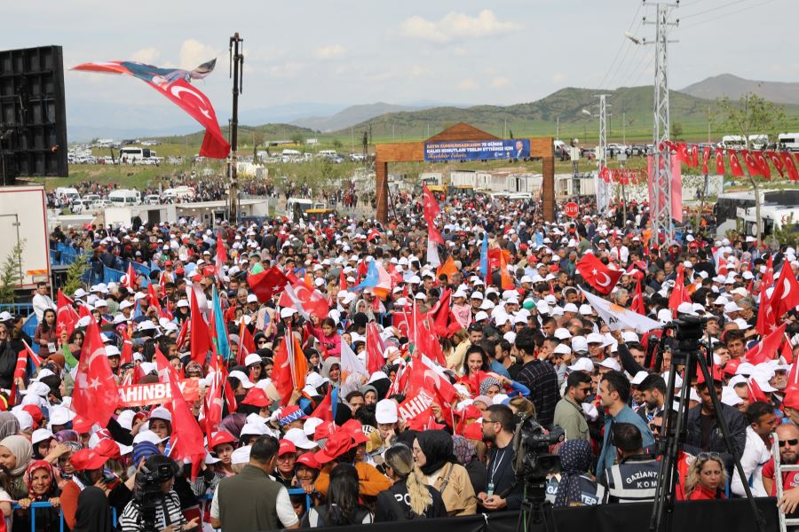 CUMHURBAŞKANI ERDOĞAN BELPINAR’DA KÖY EVLERİNİN ANAHTAR TESLİM TÖRENİNE KATILDI
