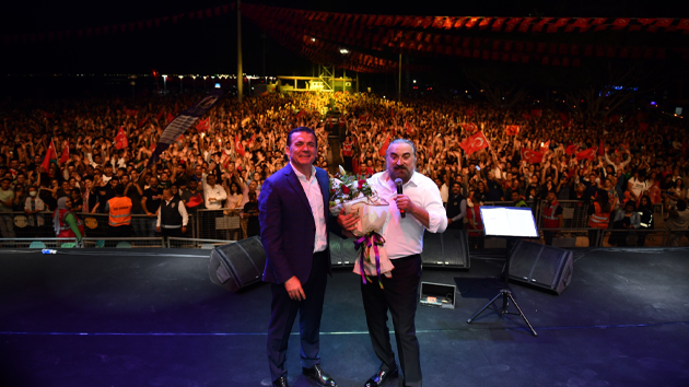 Cumhuriyet Bayramı Yenişehir'de Volkan Konak konseriyle kutlandı