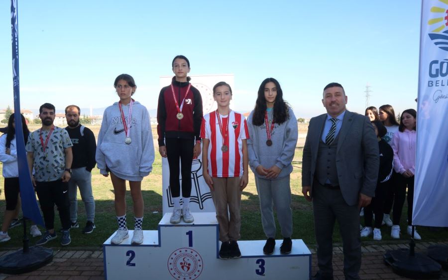 CUMHURİYET COŞKUSU GÖLCÜK'TE SPOR ŞÖLENİNE DÖNÜŞTÜ