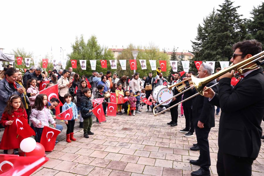 CUMHURİYET’İ YAŞATMAK, KOLLAMAK HEPİMİZİN GÖREVİ