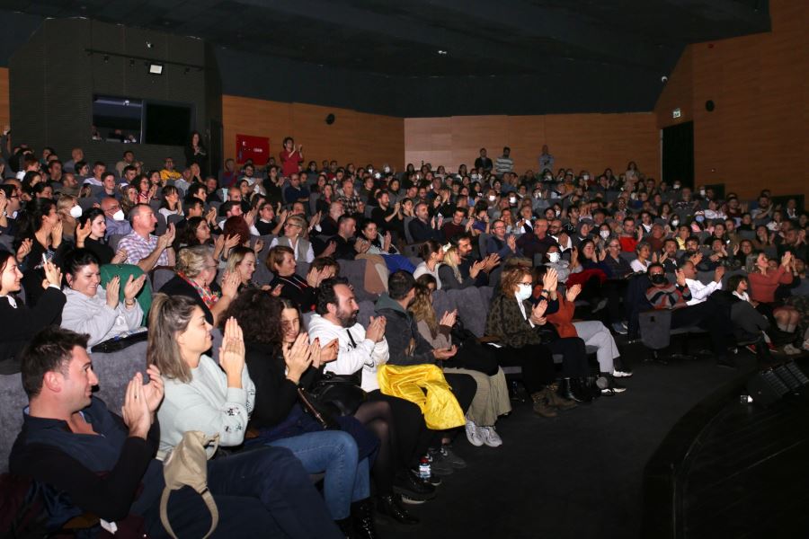 D-21 İZMİR ŞEHİR TİYATROLARININ KONUĞU OLDU