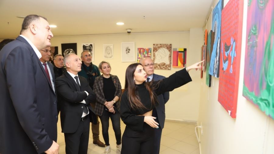 ‘De Rıen’ Resim Sergisi Kartal Belediyesi’nde Açıldı