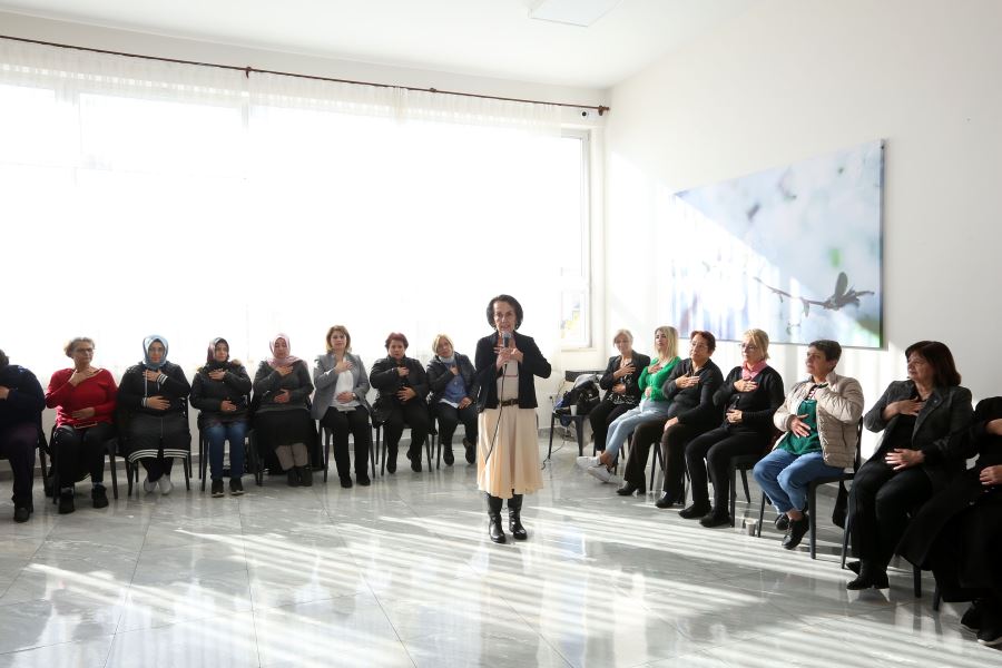 Dilden dökülmeyenler bedenden dökülüyor