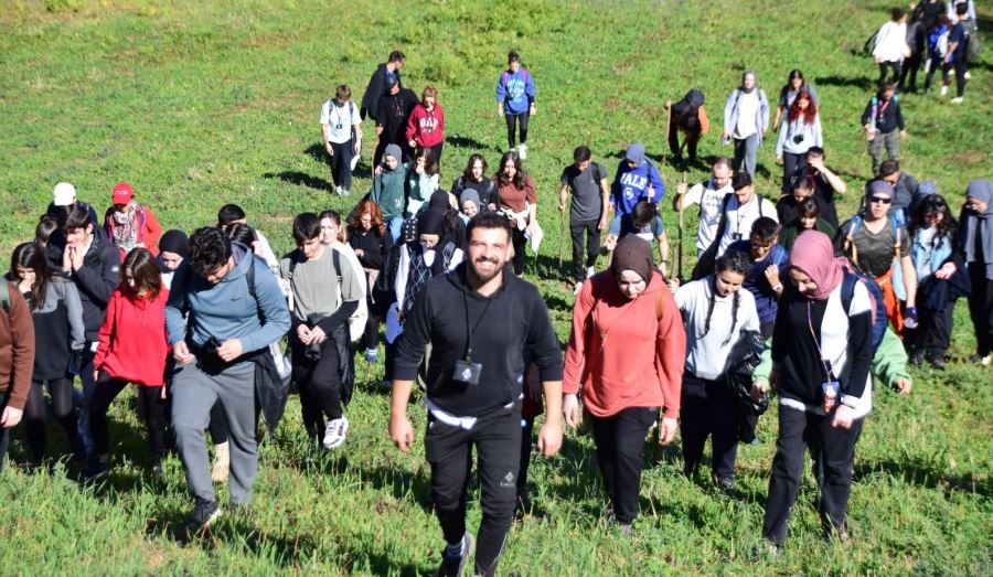 Doğa sporu tutkunları sonbaharın tadını Küçükelmalı Tabiat Parkında çıkardı