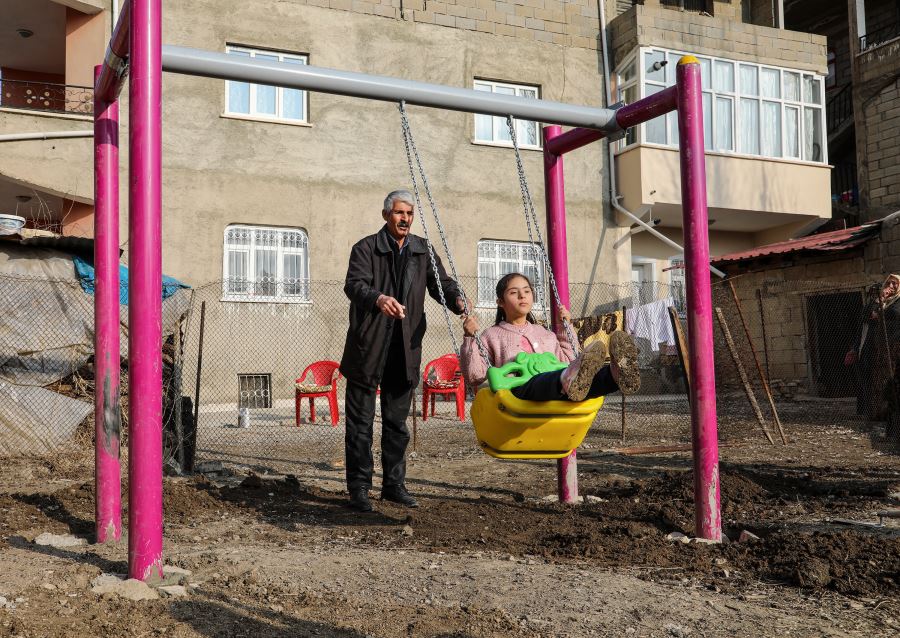 DOWN SENDROMLU AYŞE’NİN SALINCAK HAYALİ GERÇEĞE DÖNÜŞTÜ
