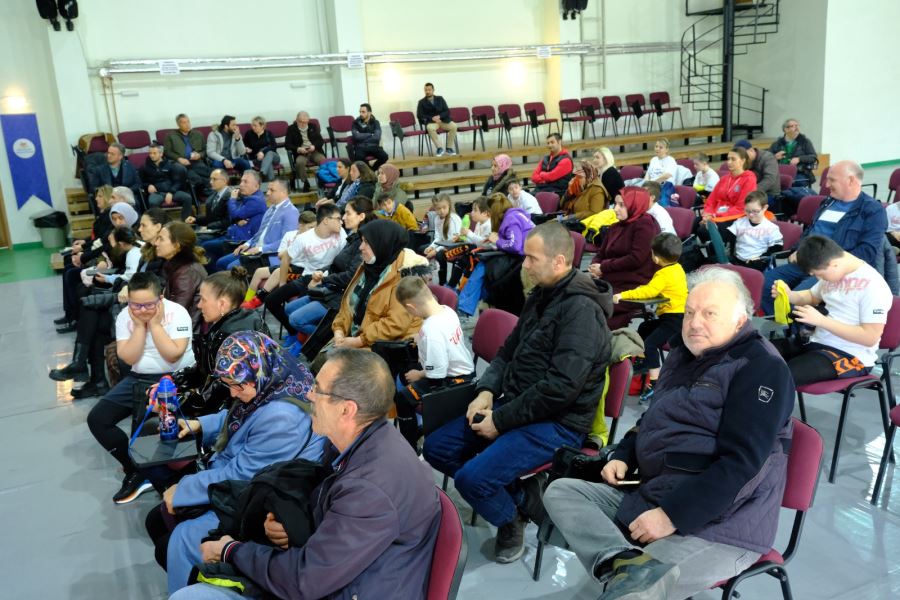 DOWN SENDROMLU ÇOCUKLAR ESKİŞEHİR’DE HENTBOL İLE BULUŞUYOR