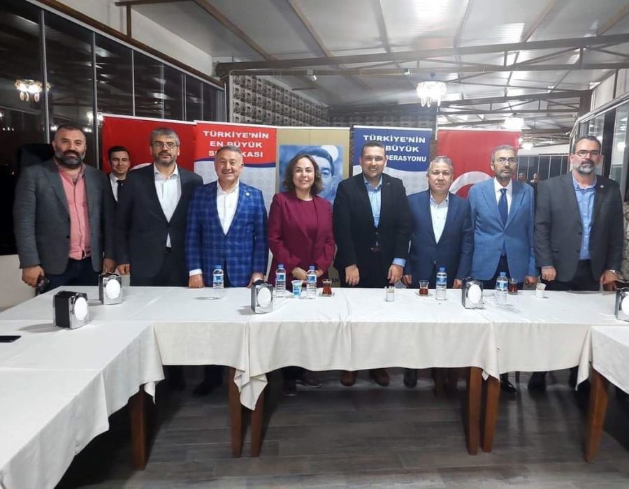 EĞİTİM-BİR-SEN YİNE FARKINI ORTAYA KOYDU: SİYASET VE EĞİTİM CAMİASINI BİR ARAYA GETİRDİ!