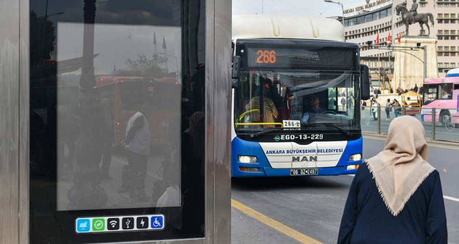 EGO’DAN KENT İÇİ ULAŞIMDA BİR YENİLİK DAHA: MODERN OTOBÜS DURAKLARININ MONTAJI BAŞLADI