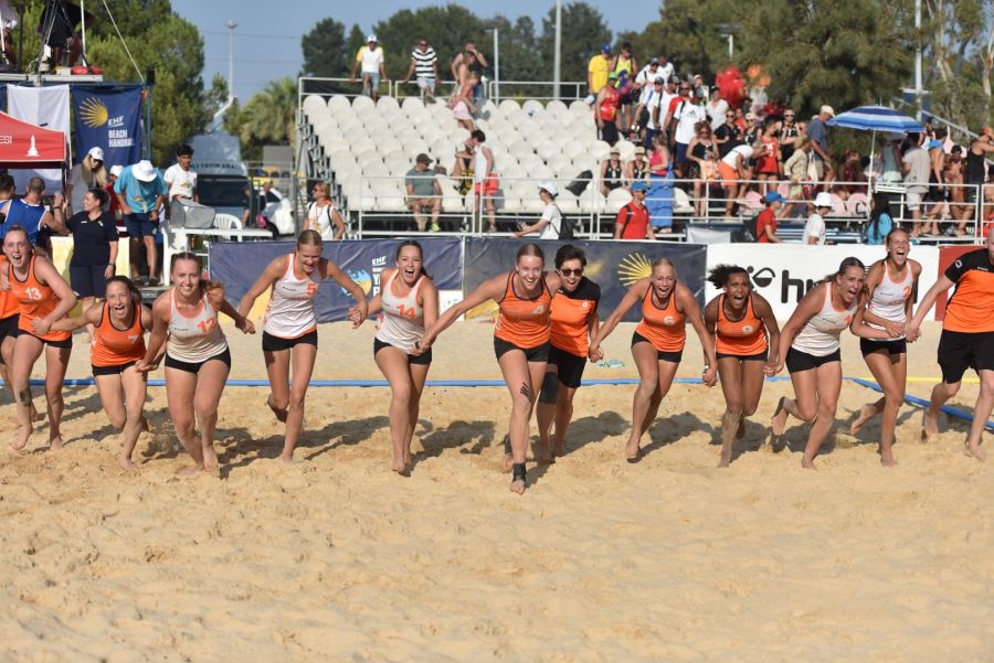 EHF Avrupa U17 Plaj Hentbolu Şampiyonları'nda Hollanda ve Macaristan şampiyon oldu