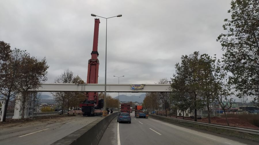 Emniyet Müdürlüğü üstgeçidine  44 metrelik çelik tabliye