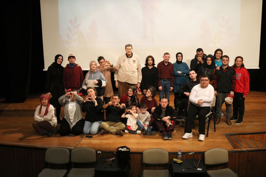 Engelsiz yürekler özel gün ve haftalarda farkındalık oluşturuyor