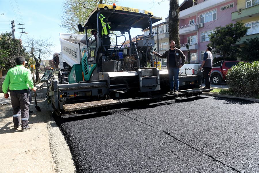 Erenler Zübeyde Hanım Caddesi bayrama hazırlanıyor