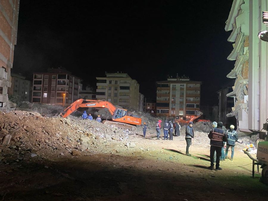 Ertuğrul Başkan Deprem Bölgesinde