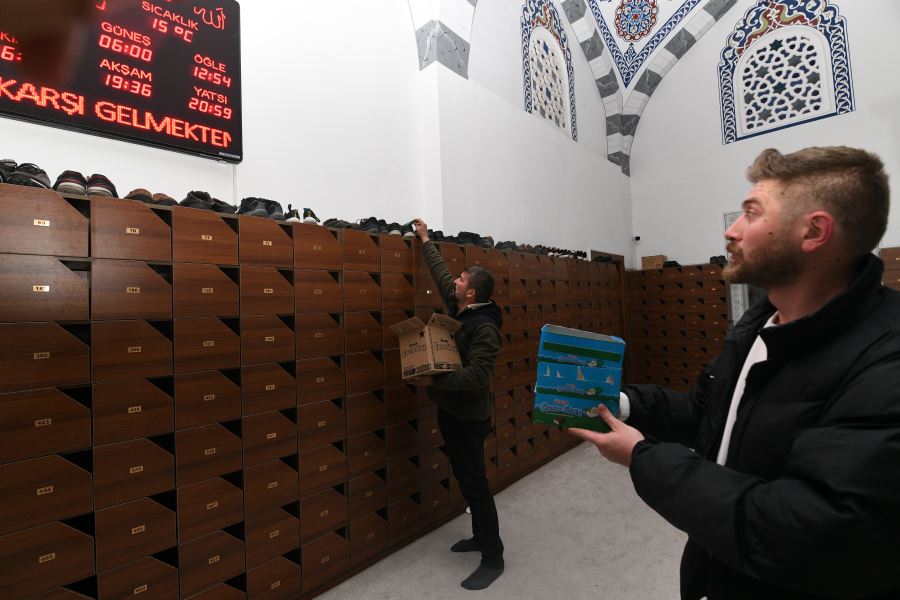 Ertuğrul Başkan'dan Kadir Gecesinde Miniklere Sürpriz Hediye