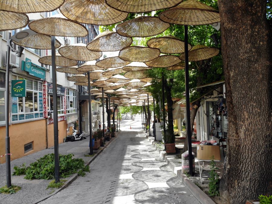 Eski Çankırı Bölgesi Hasır Şemsiyeler ile Süslendi