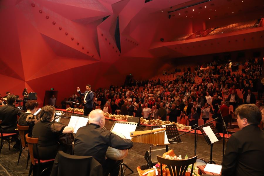 ESMEK KOROSUNDAN MUHTEŞEM KONSER