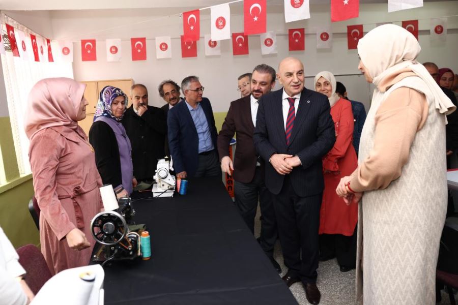 ETLİK HALK EĞİTİM MERKEZİNE DİKİŞ MAKİNESİ DESTEĞİ