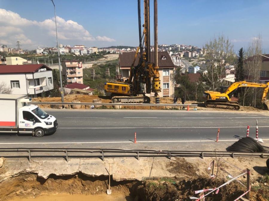 Feribot yolu üstgeçidinde kazıklar çakılmaya başlandı