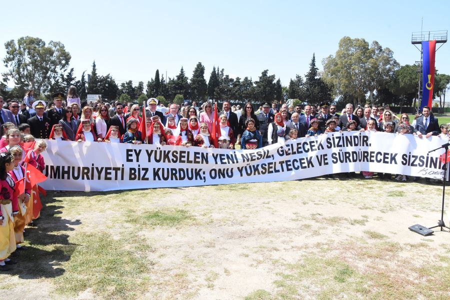 FOÇA’DA 23 NİSAN COŞKUYLA KUTLANIYOR