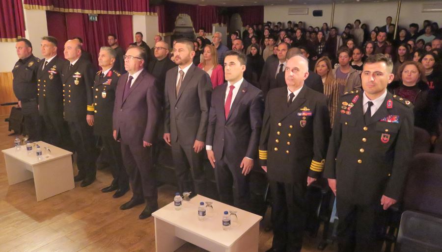 FOÇA’DA İSTİKLAL MARŞI’NIN KABÜLÜ ANILDI