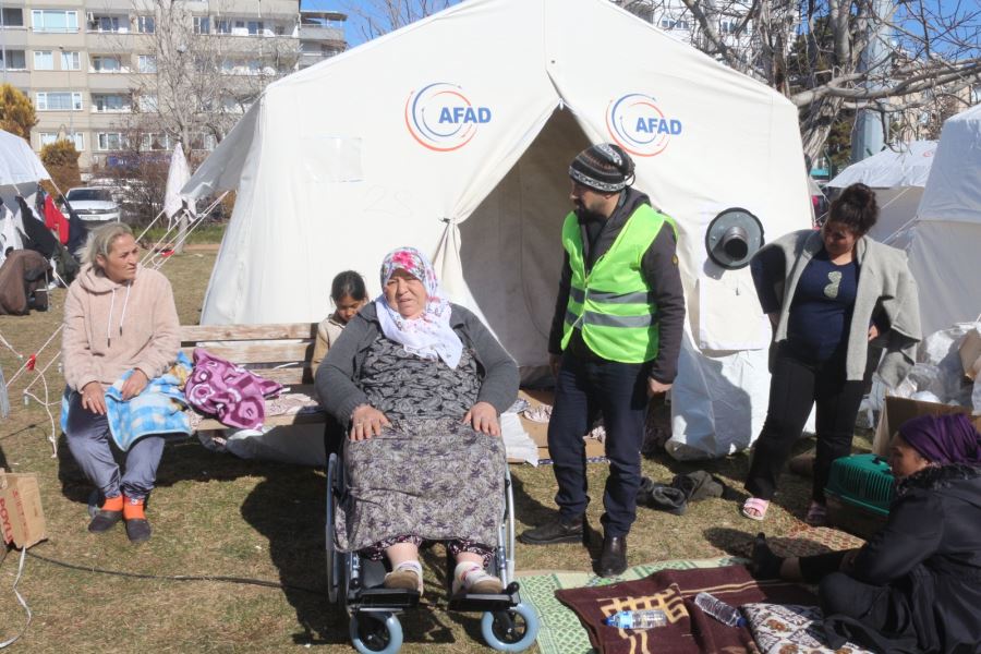 GAZİANTEP BÜYÜKŞEHİR, ENGELLİ DEPREMZEDELERİN MEDİKAL MALZEME İHTİYACINI KARŞILIYOR!