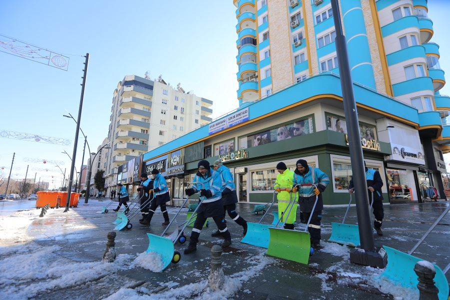 GAZİANTEP BÜYÜKŞEHİR, KAR ÇALIŞMALARINI SÜRDÜRÜYOR