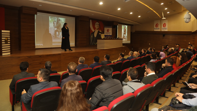 GAZİANTEP BÜYÜKŞEHİR, VERGİ DAİRESİ ÇALIŞANLARINA METAVERSE VE İNOVASYON KONFERANSI VERDİ