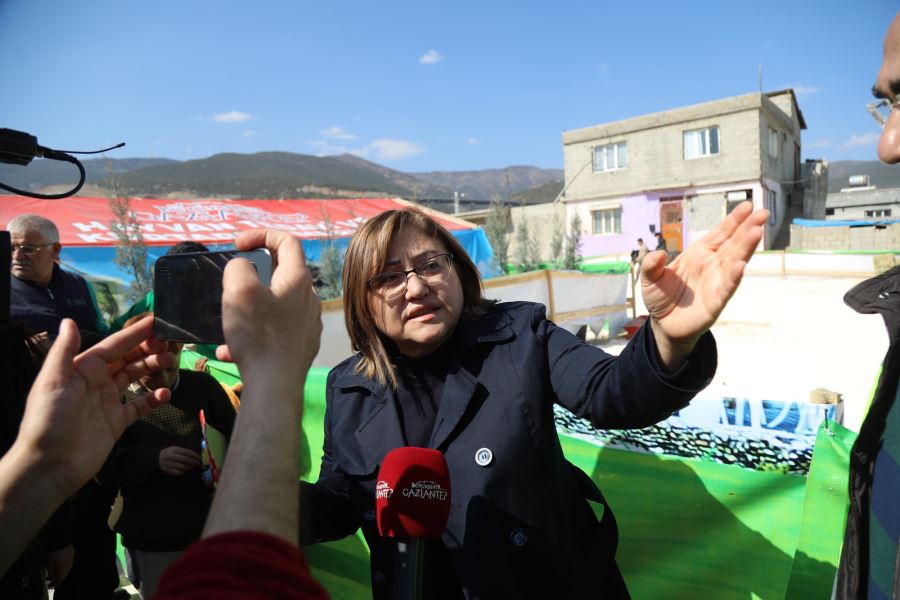 GAZİANTEP BÜYÜKŞEHİR’DEN DEPREMZEDE ÇOCUKLAR İÇİN ATLA TERAPİ HİZMETİ