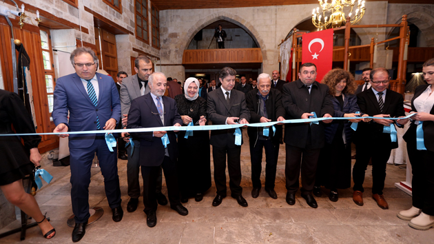 GAZİANTEP’TE “DUALI GÖMLEKLER” SERGİSİ AÇILDI