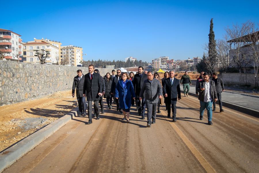GAZİRAY TÜNELİ’NİN ÜSTÜ YEŞİLLENİYOR