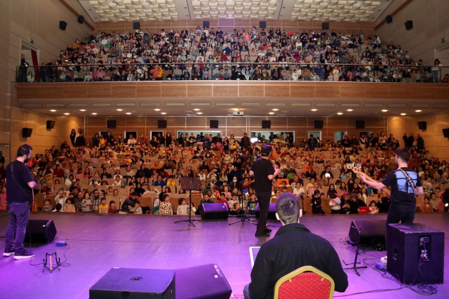 Gebze’de çocuklar Onur Erol ile coştu
