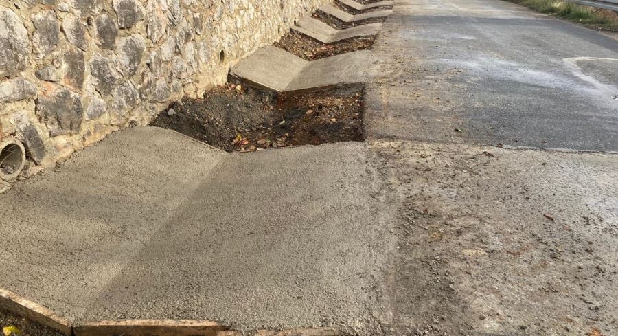 Gebze’de köy yolları V kanal imalatı ile korunuyor