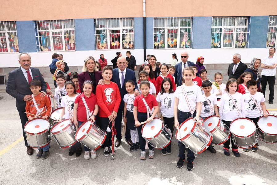 GELECEĞİN MÜZİSYENLERİ İÇİN KALABA İLKOKULUNA ENSTRÜMAN DESTEĞİ