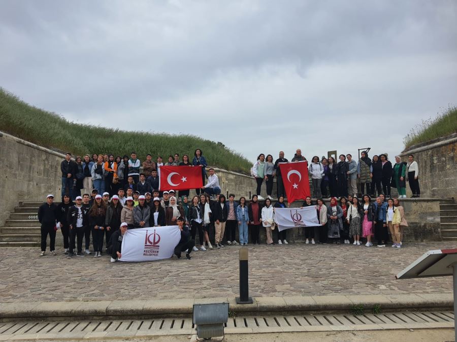 GENÇ ÖĞRENCİLER KEÇİÖREN’DEN ÇANAKKALE’YE AKIN EDİYOR