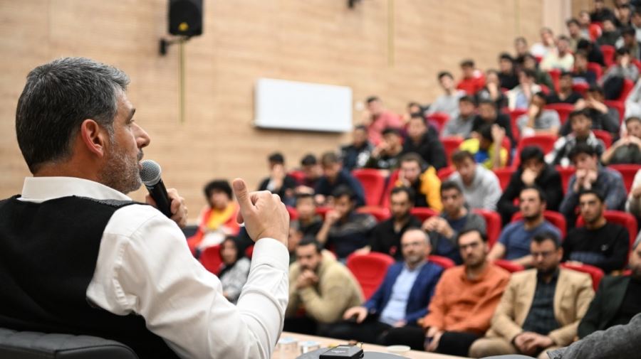 GENÇLERDEN KOCAMAN’A SEVGİ SELİ
