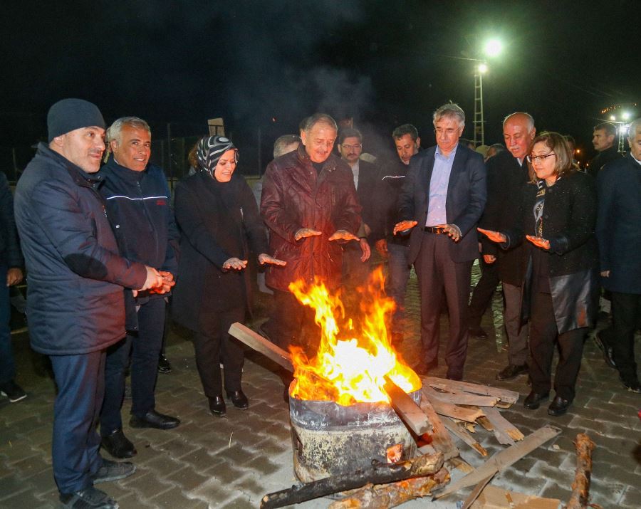 GENEL BAŞKAN YARDIMCISI ÖZHASEKİ, DEPREMDEN ETKİLENEN İLÇELERİ ZİYARET ETTİ