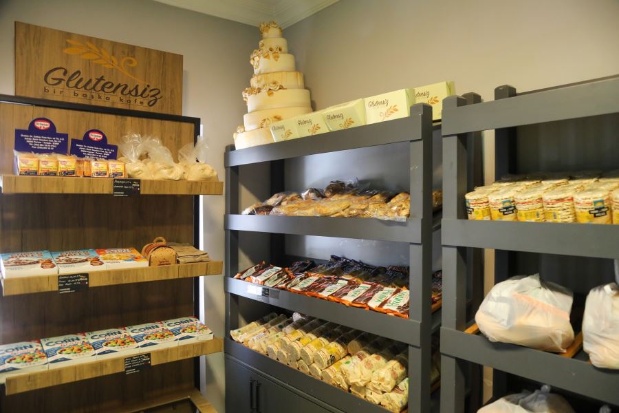 GLUTENSİZ BİR BAŞKA KAFE, DEPREMZEDE ÇÖLYAK HASTALARINA YAKLAŞIK 12 BİN EKMEK DAĞITTI