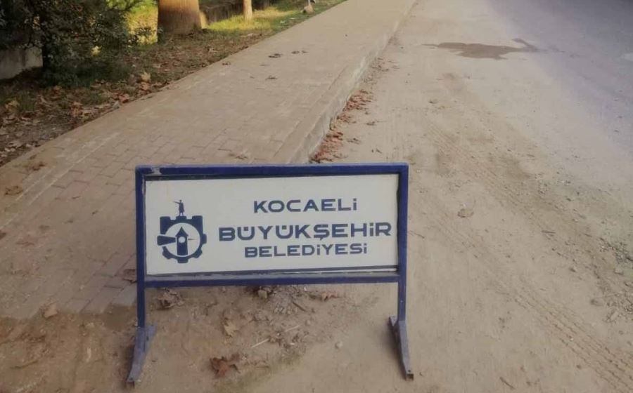 Gölcük Atatürk Mahallesi Yalı Yolu Caddesinde kaldırımlar yenilendi
