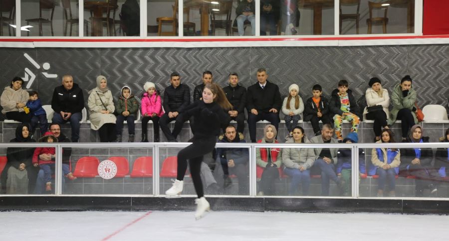 GÖLCÜK BUZ PİSTİ BAKIM SONRASI HİZMETE AÇILDI