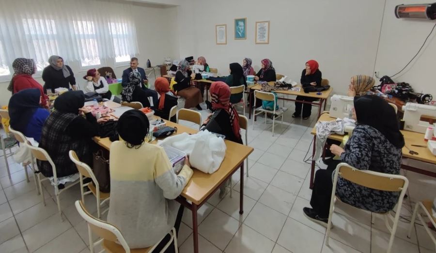 GÖLCÜKLÜ KADINLAR HÜNERLERİNİ GÖLMEK'TE ÜRÜNE DÖNÜŞTÜRÜYOR